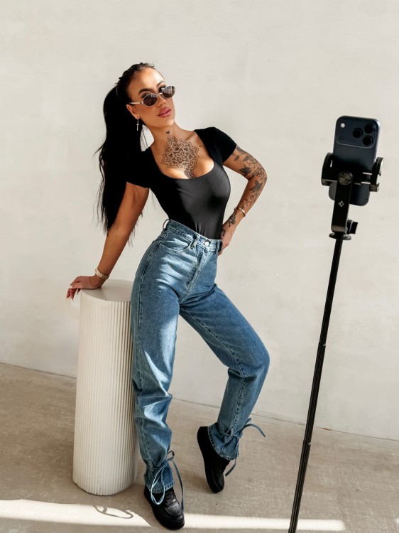 body AKIN 493.JPG