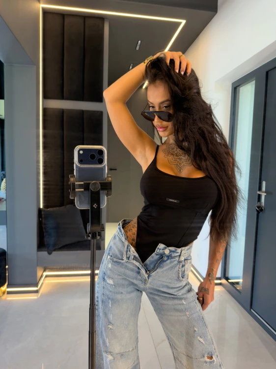 body VIA 118.jpg