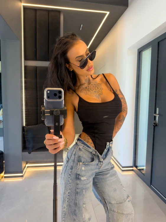 body VIA 117.jpg